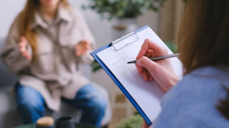 Entenda a avaliação psicológica da depressão e sua importância para o diagnóstico e tratamento eficaz. Busque apoio e melhore sua saúde mental.