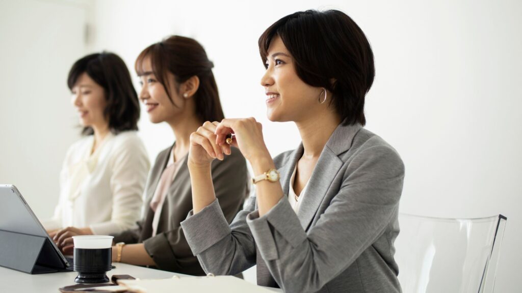 Descubra como a saúde mental impacta o engajamento dos funcionários e fortaleça sua equipe com consultoria psicológica especializada.