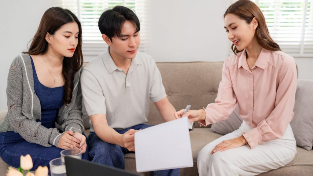 Descubra como o autoconhecimento pode guiar suas escolhas profissionais e promover uma carreira satisfatória com a ajuda da orientação especializada.